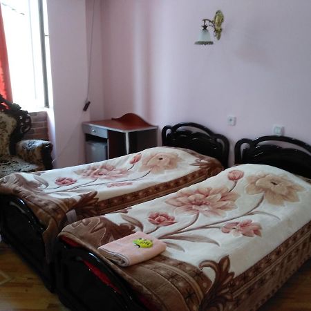 Edemi Hotel Koetaisi Buitenkant foto