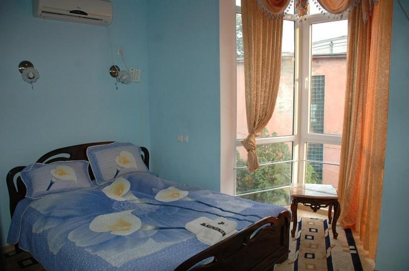Edemi Hotel Koetaisi Kamer foto