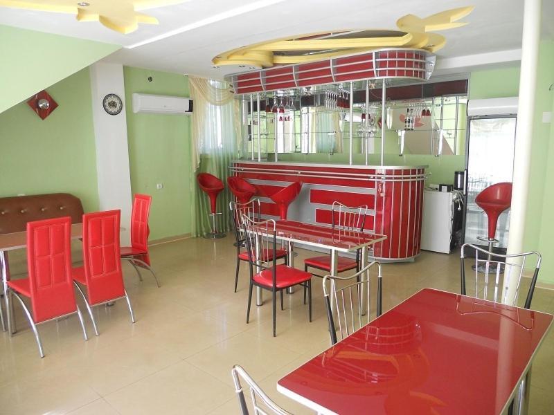 Edemi Hotel Koetaisi Buitenkant foto
