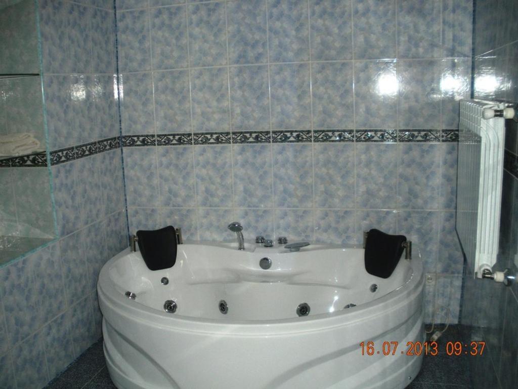 Edemi Hotel Koetaisi Kamer foto