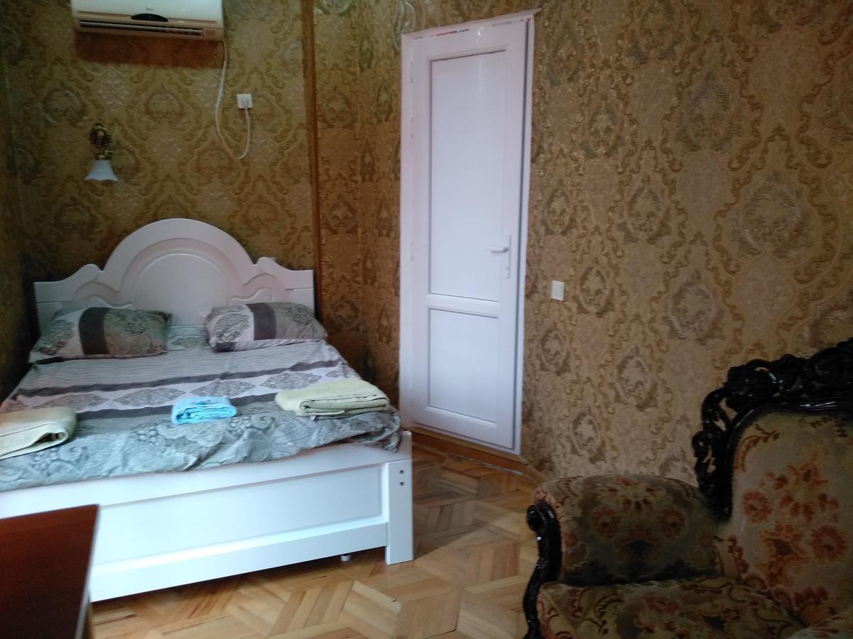 Edemi Hotel Koetaisi Buitenkant foto
