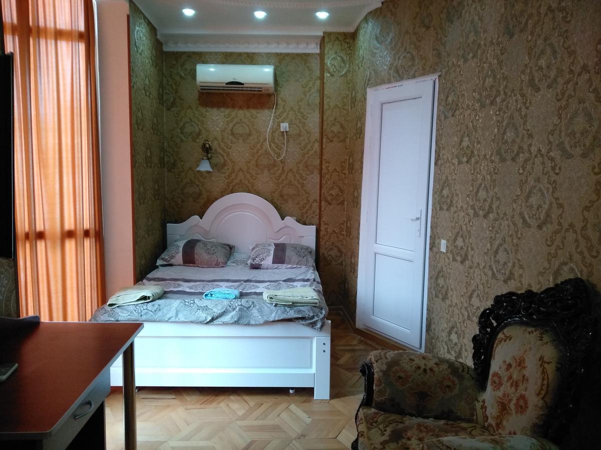 Edemi Hotel Koetaisi Buitenkant foto
